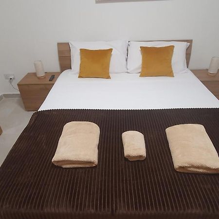 Centre Point Comfort Apartment 세인트폴스베이 외부 사진